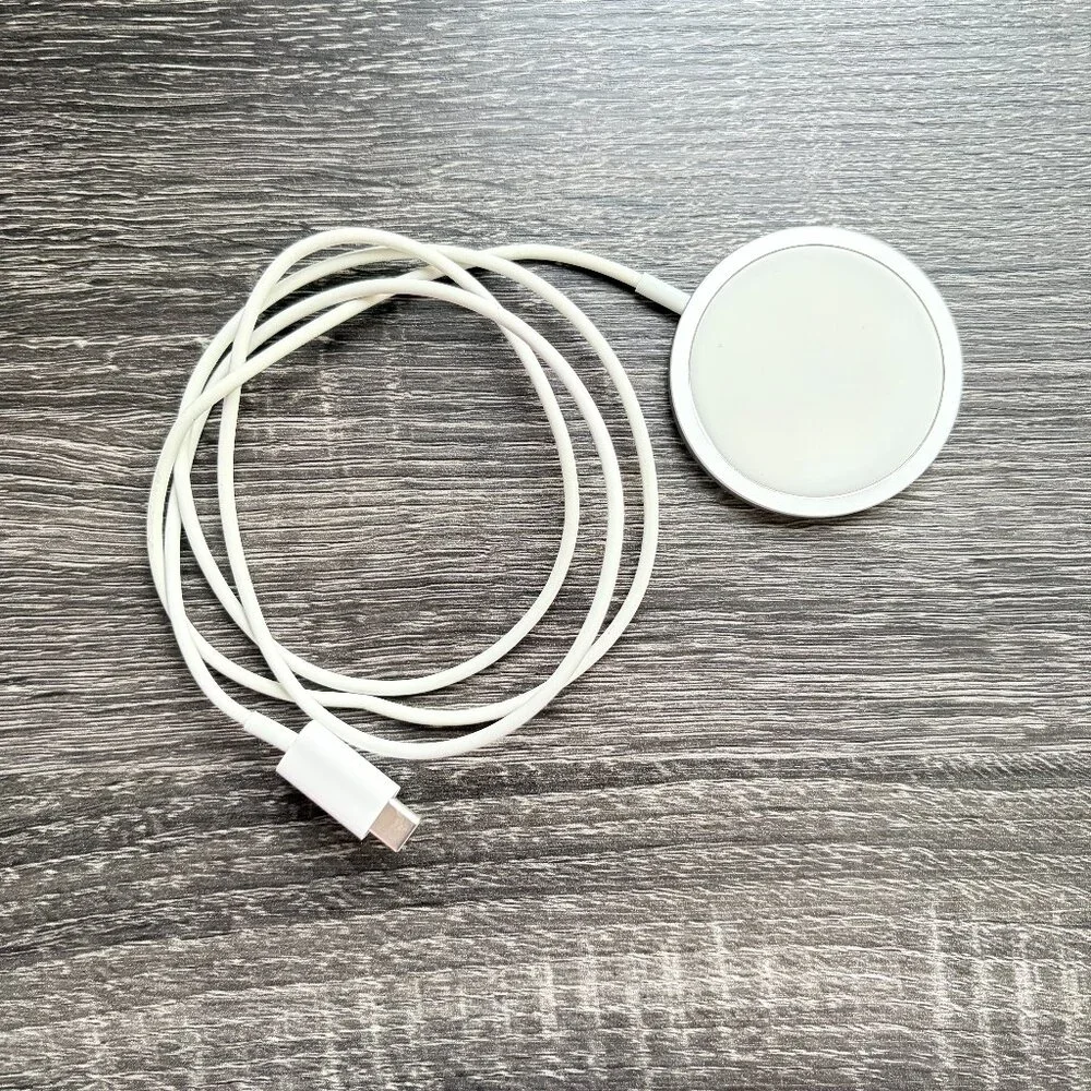 Apple MagSafe Charger USB-C Wireless Charging Pad
